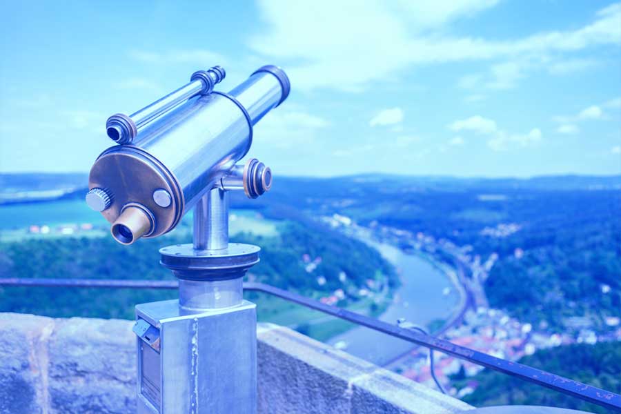 Königstein: Fernglas mit Blick auf die Elbe und die Sächsische Schweiz Fernglas mit Blick auf die Elbe